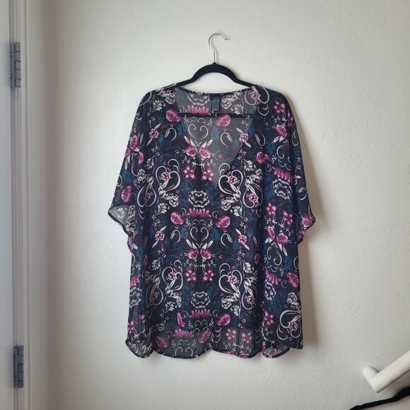 Torrid Floral Flutter Short Sleeve V-Neck Blouse - Picture 4 of 5